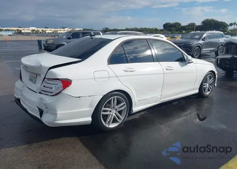 2014 Mercedes-Benz C 250 Sport из США, поврежденный, VIN WDDGF4HB7ER305563